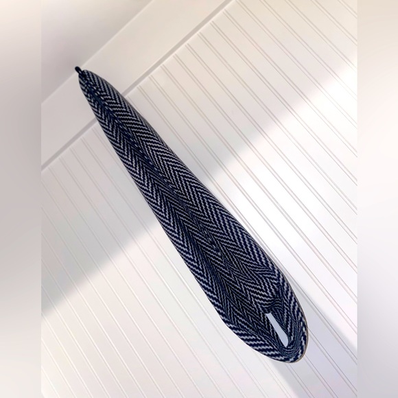 Black and White Zig Zag Infinity Scarf - Picture 1 of 3